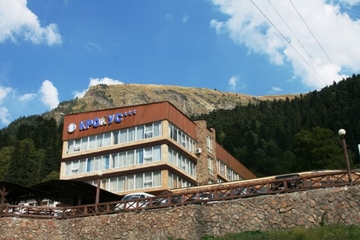 Фото горнолыжного курорта Домбай в Карачаево-Черкесия